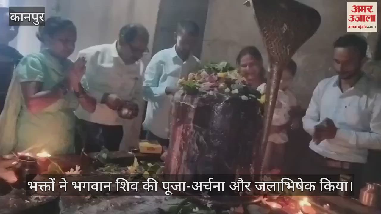 कानपुर में श्री भद्रेश्वर महादेव मंदिर में सावन के आखिरी सोमवार को उमड़ी भक्तों की भीड़