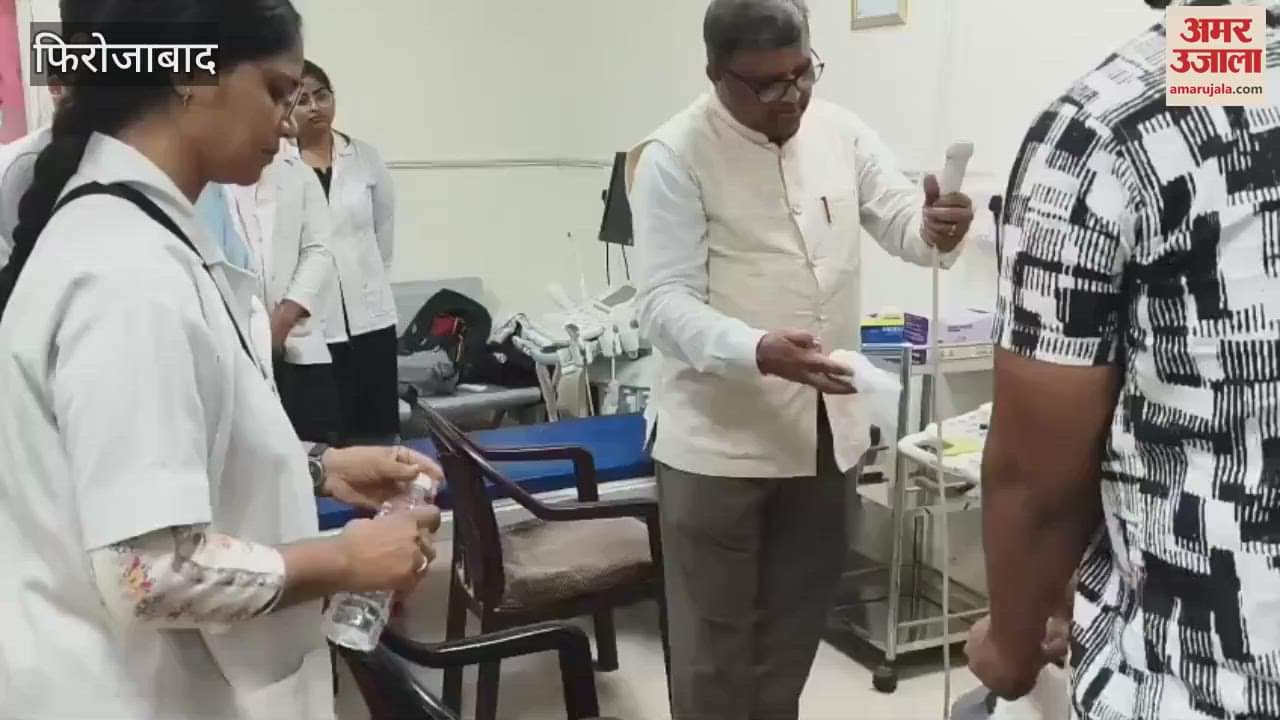 Firozabad Medical College Principal himself cleaned the ultrasound machine