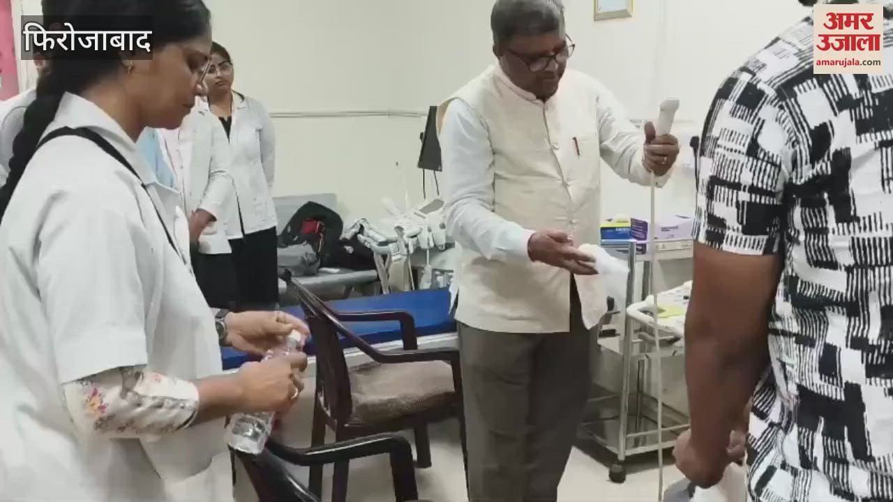 Firozabad Medical College Principal himself cleaned the ultrasound machine