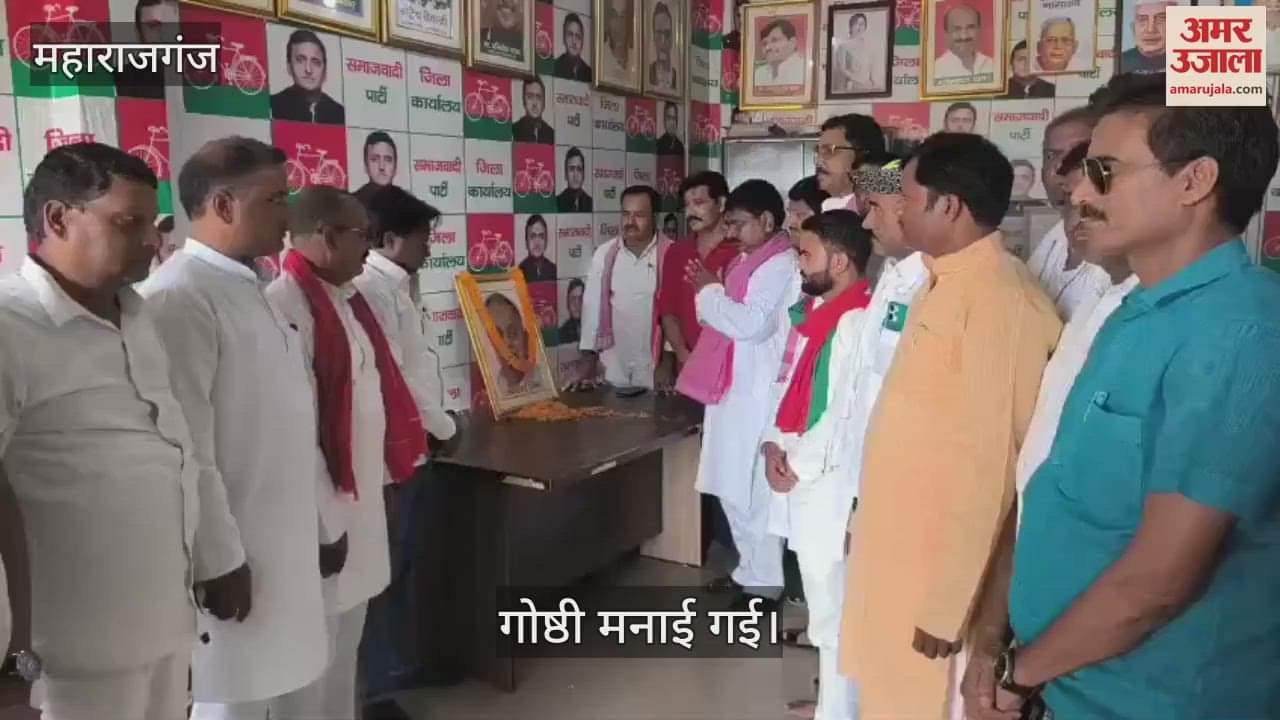 Janeshwar Mishra's birth anniversary was celebrated at SP office