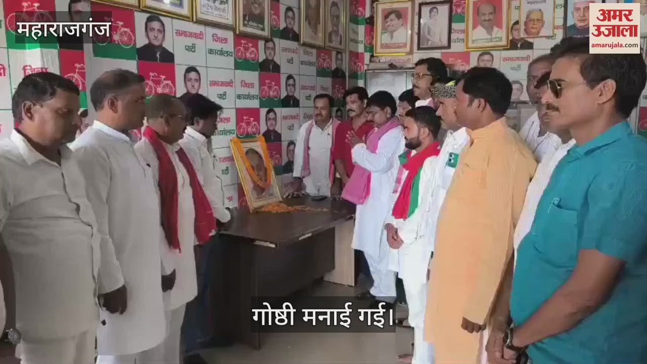 Janeshwar Mishra's birth anniversary was celebrated at SP office