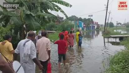 Saharanpur: Rainfall caused the pond water to fill the roads and reach the houses