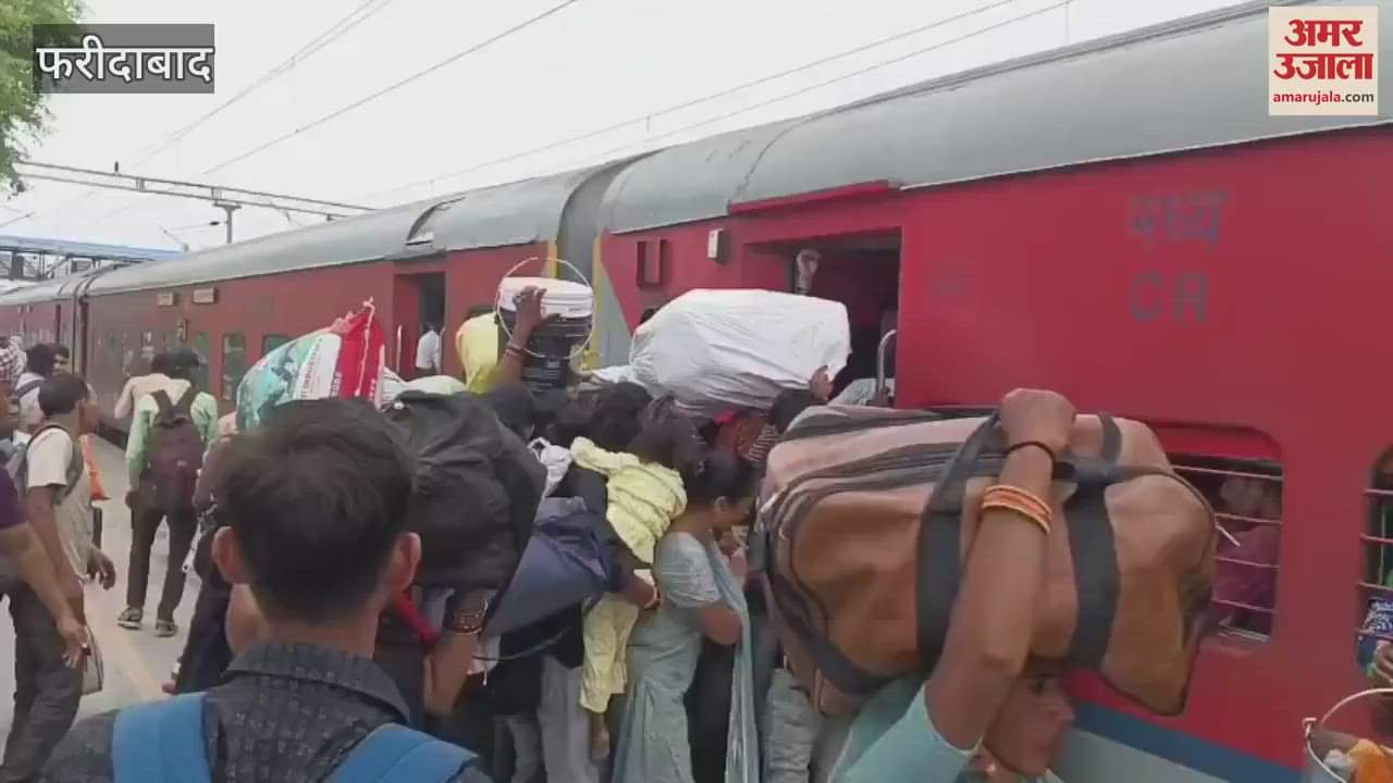 Crowd gathered at Old Faridabad Railway Station due to Rakshabandhan