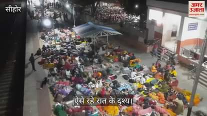 KANWAD YATRA: Kawad Yatra Turns Historic, Flower Showers, DJ Beats, and a Sea of Devotees in Sehore