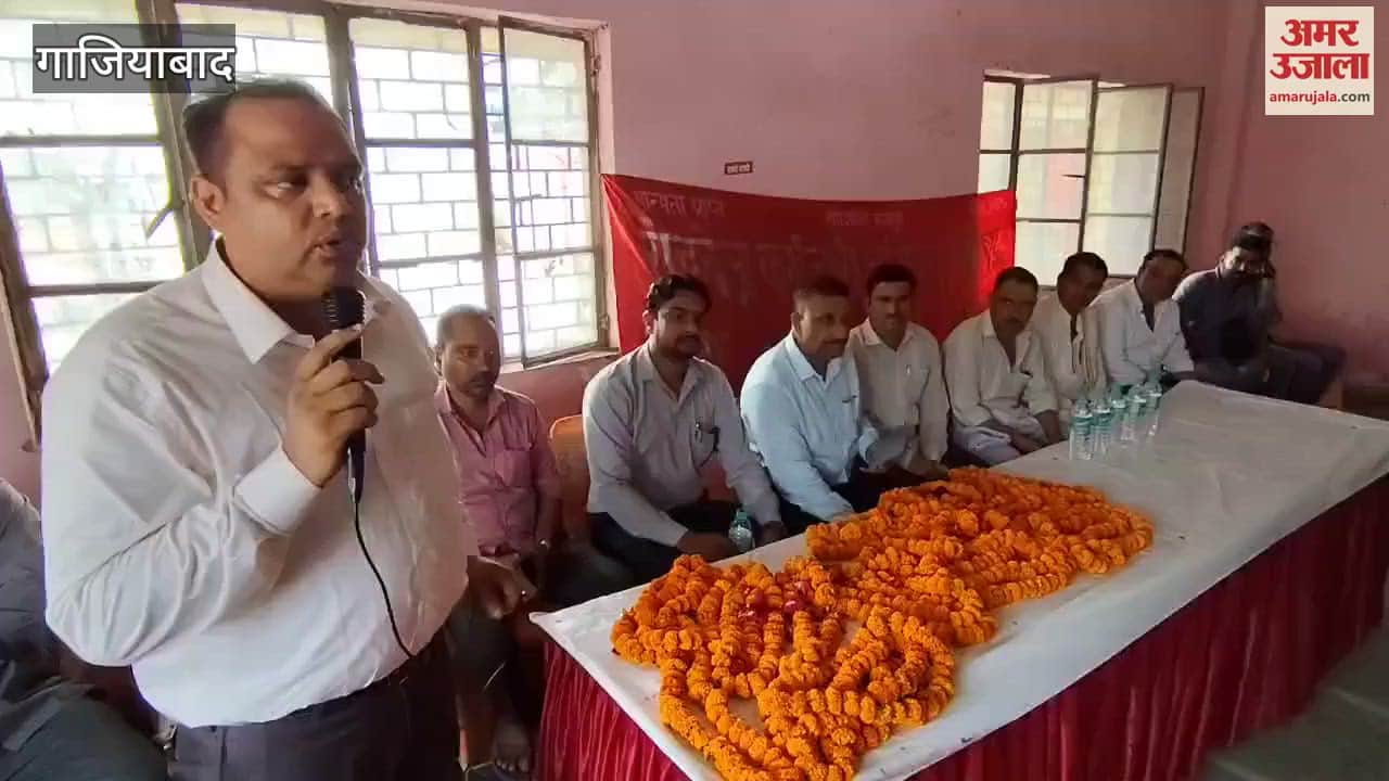 Election process in Kaushambi bus depot