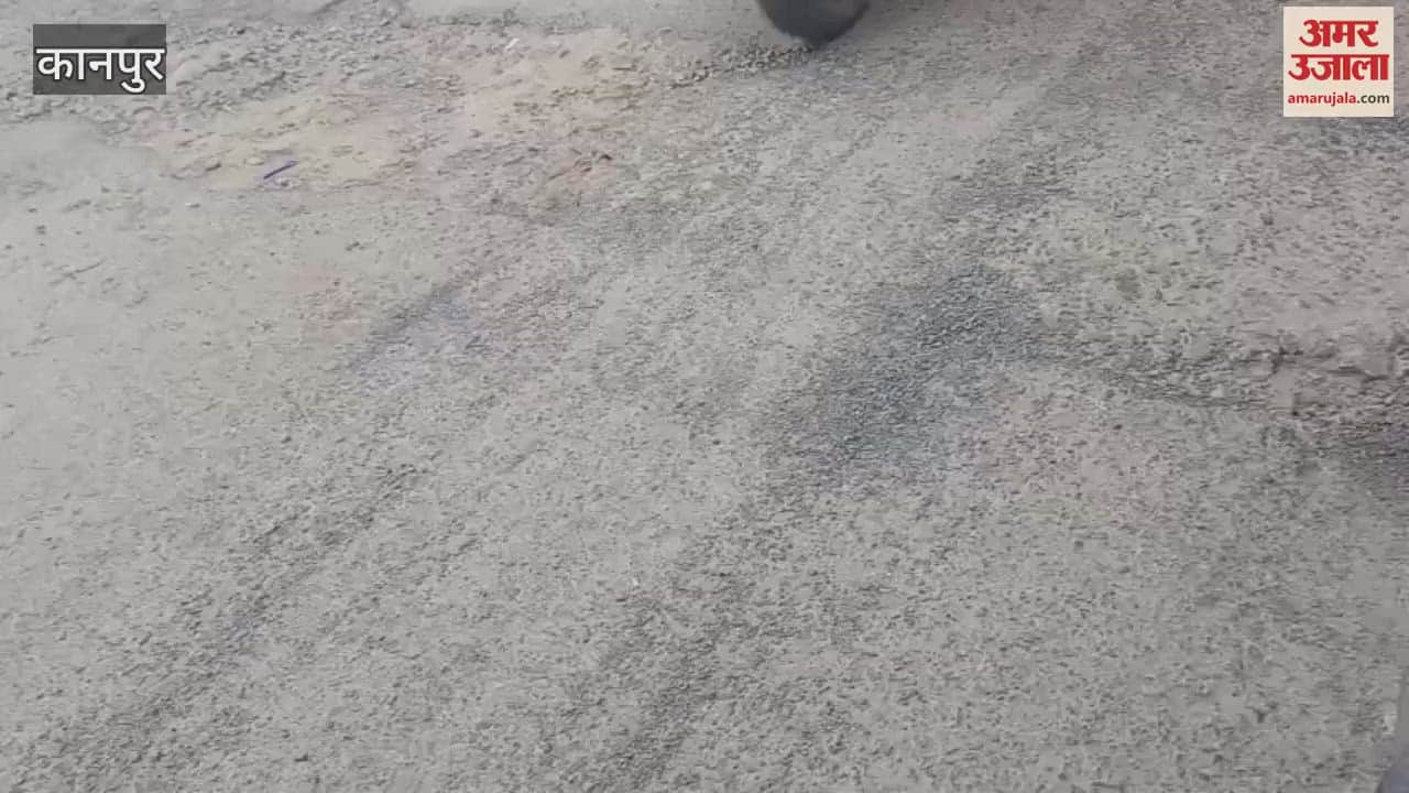 Gravel spread on Makrawatganj Road, risk of accident