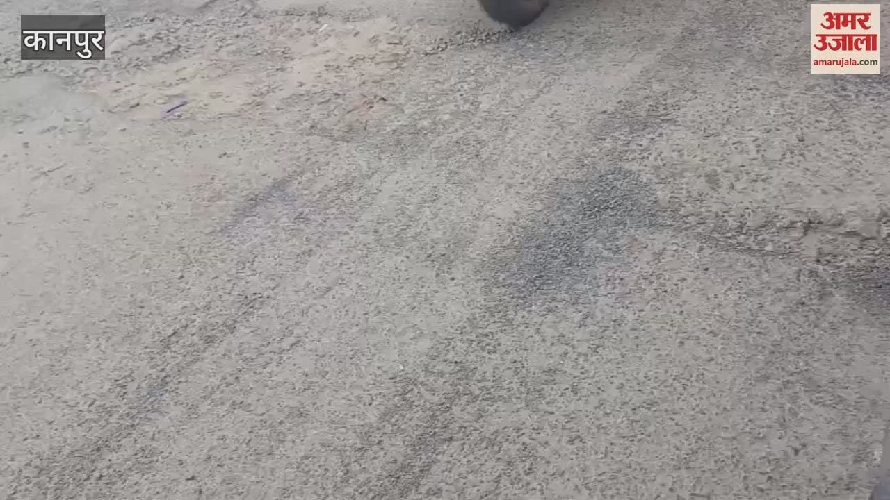 Gravel spread on Makrawatganj Road, risk of accident