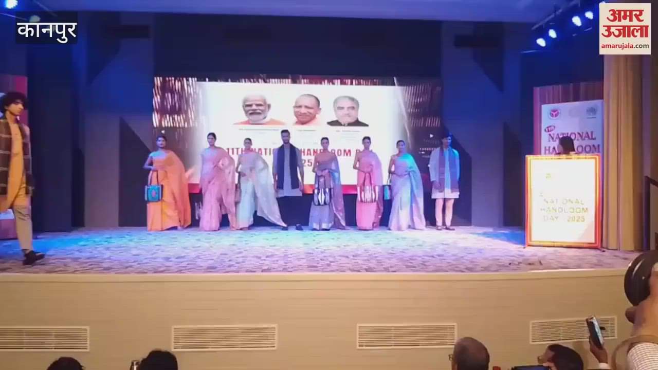Models displayed handloom products by doing catwalk in fashion show