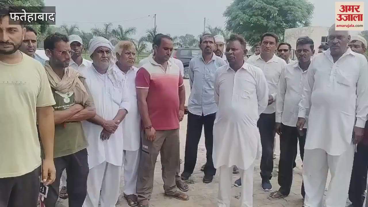 MNREGA workers submitted a memorandum to Rajya Sabha member Subhash Barala regarding their demands in Tohana, Fatehabad