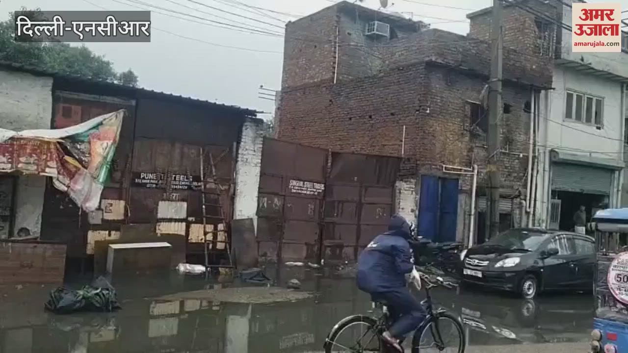 Water entered the streets and houses on Rohtak Road in Delhi