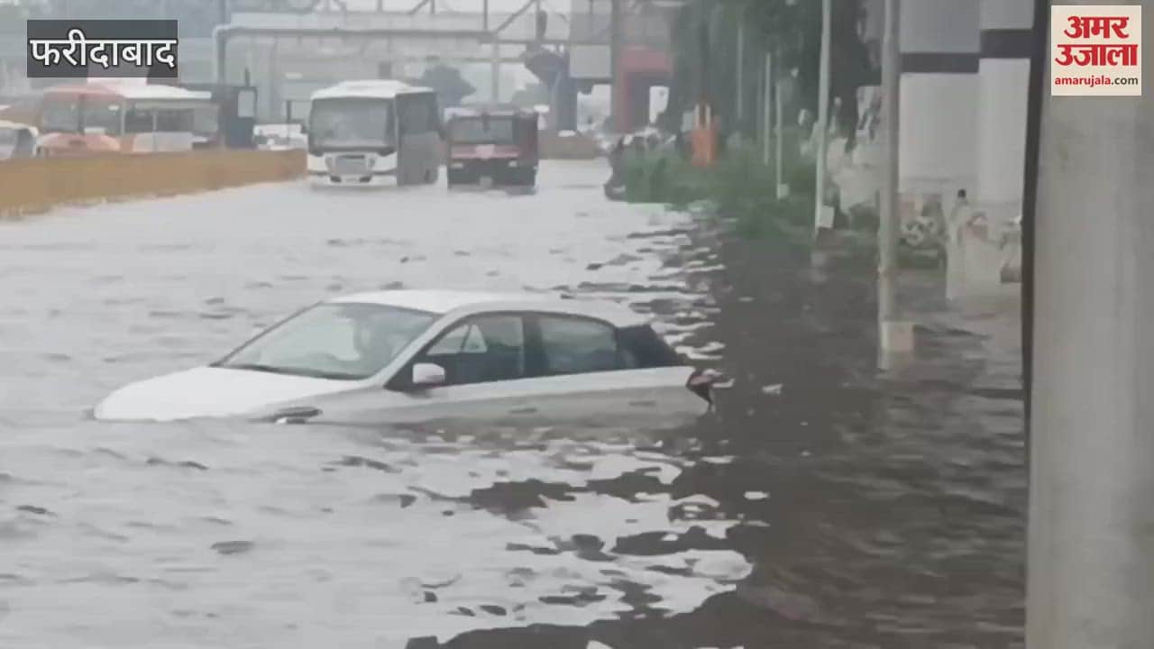 Heavy rain in Faridabad, car submerged in water