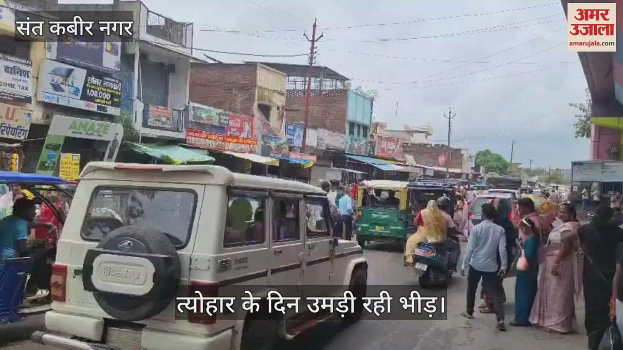 Crowds gathered on Rakshabandhan, so the service lane of the highway was jammed for hours