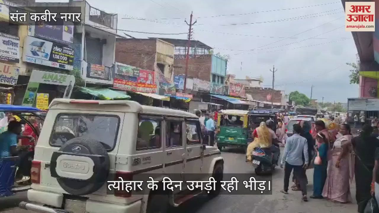 Crowds gathered on Rakshabandhan, so the service lane of the highway was jammed for hours