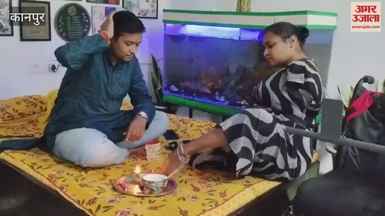 On Rakshabandhan, she tied Rakhi to her brother with her feet