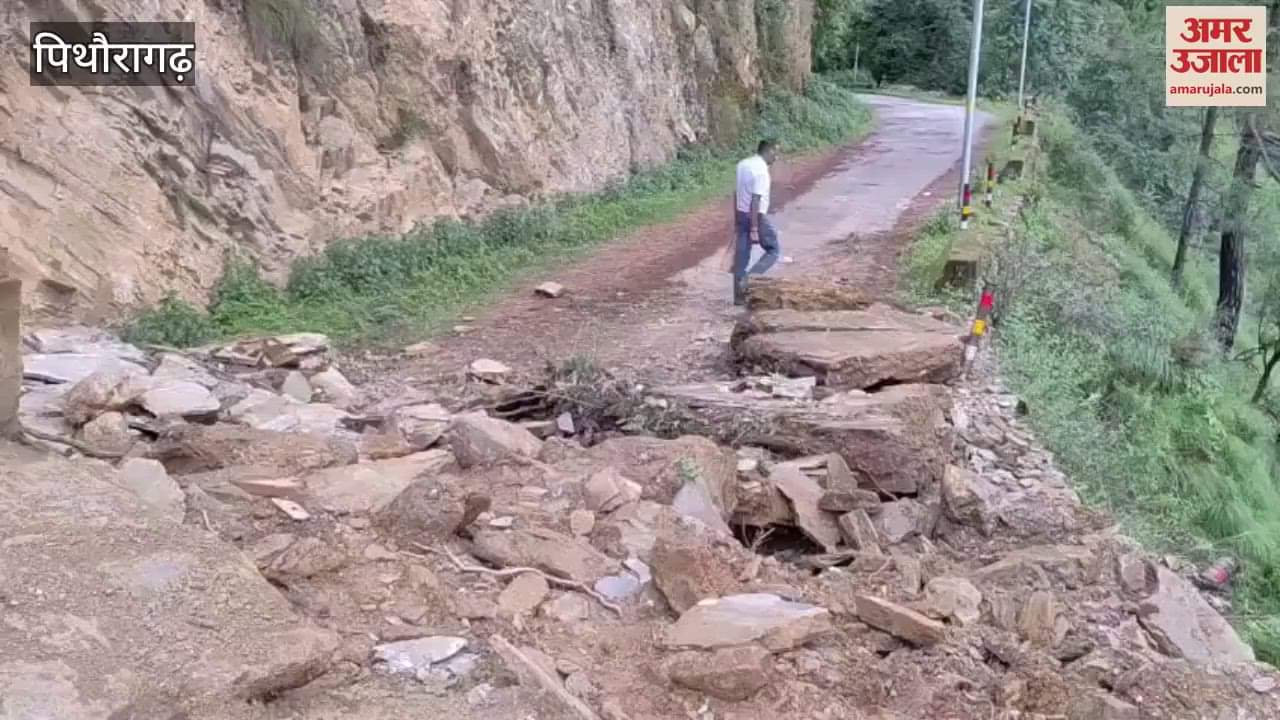 Boulders fell on Nainipatal-Madmanale road