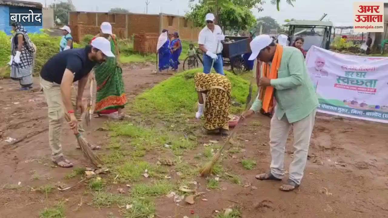 Balod public representatives came to public places with brooms in their hands