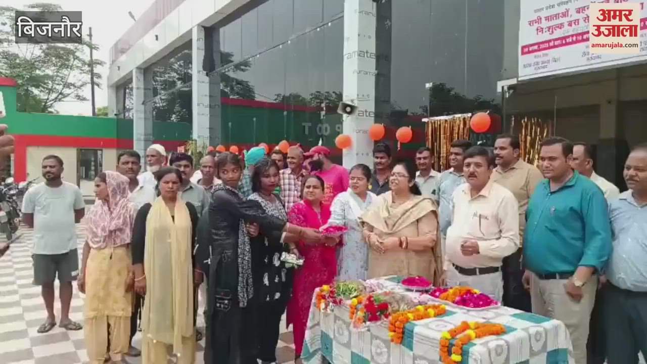 Bijnor: Sisters travelling on Rakshabandhan were honoured at the roadways depot