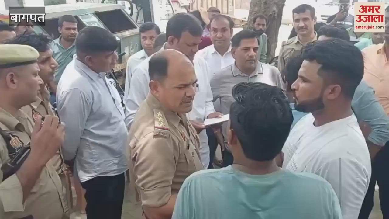 Baghpat: Sanitation workers in Baghpat created ruckus in protest against the suspension of Sanitation Nayak Satish Kumar