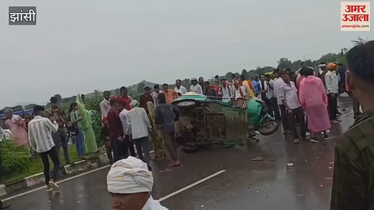 Car hits auto on Khajuraho National Highway one woman dies seven people injured