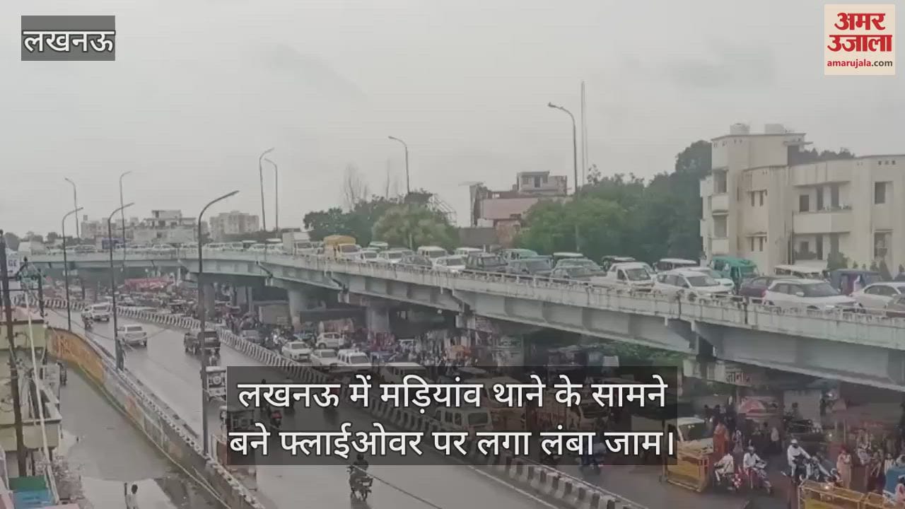 लखनऊ में मड़ियांव थाने के सामने बने फ्लाईओवर पर लगा लंबा जाम