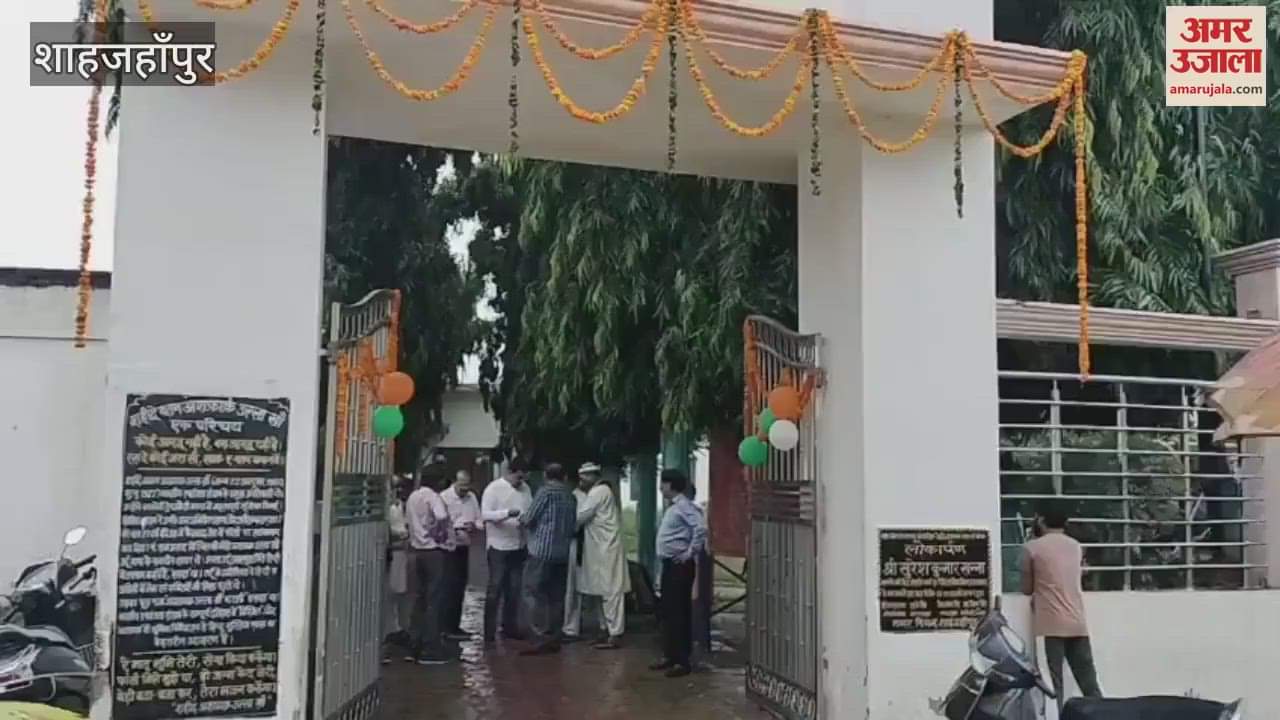 Kakori Action Flowers offered at the martyr's grave in Shahjahanpur