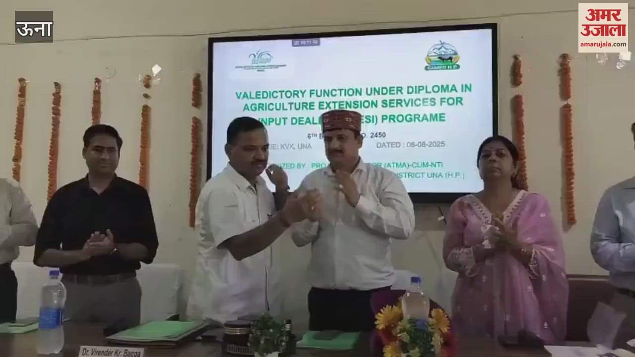 Una Certificates given to input dealers of the sixth batch of DAESI program in Rampur