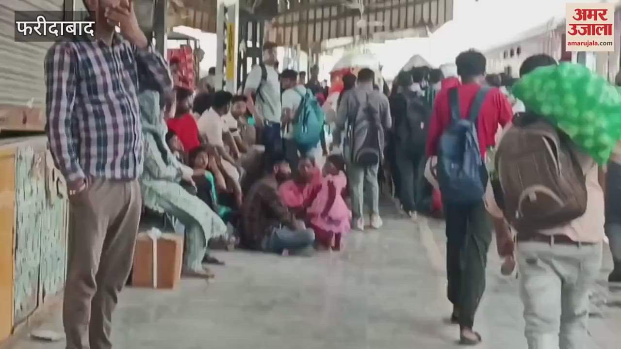 Huge crowd at Old Faridabad Railway Station before Rakshabandhan