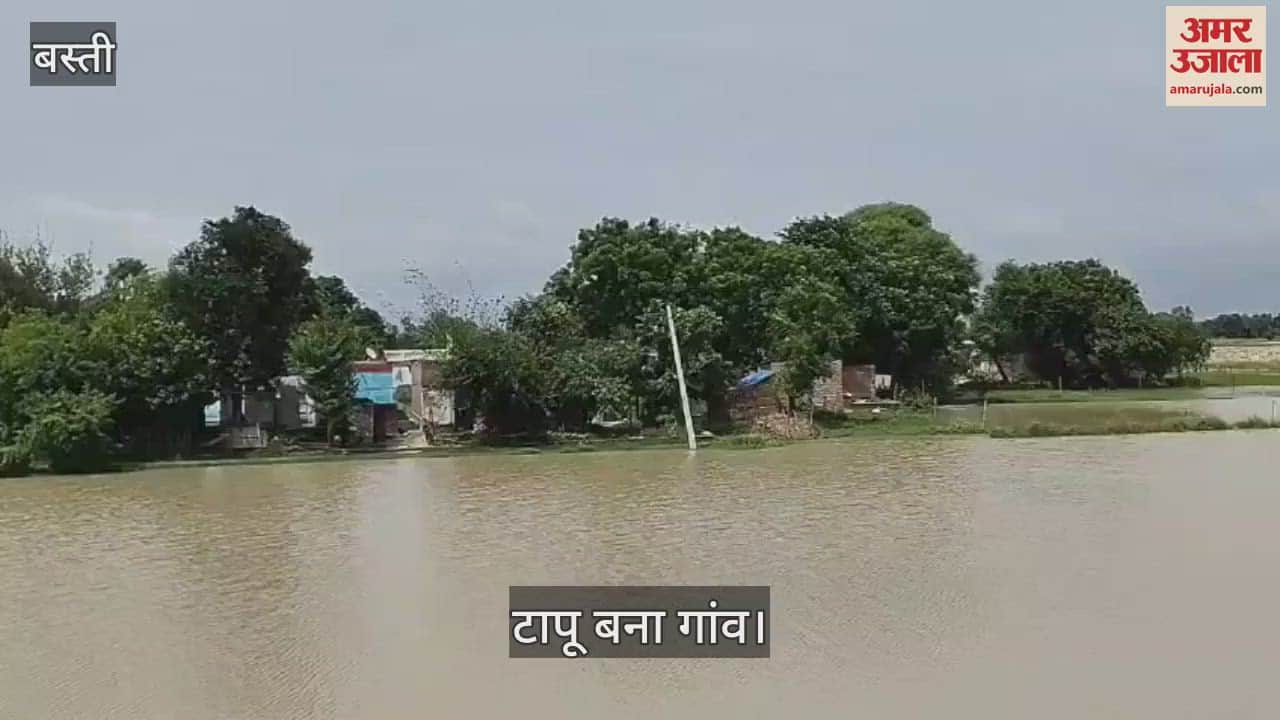 Flood water entered many villages of Basti, villages became islands
