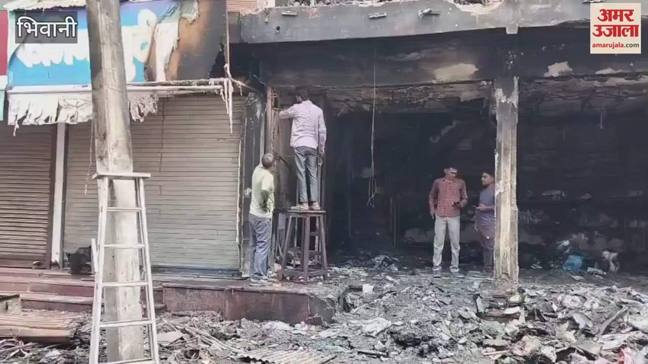 huge fire broke out in a school bag shop in Bhiwani due to short circuit