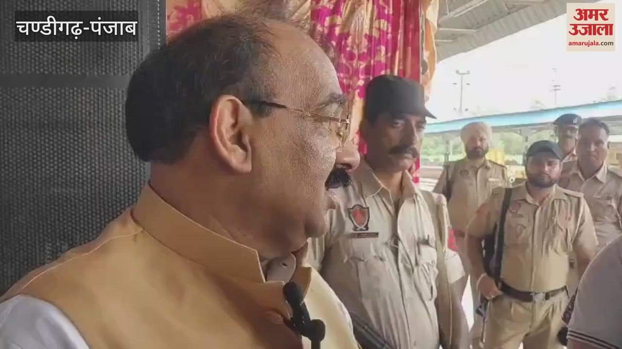 MLA Ashwani Sharma flagged off the Mata Vaishno Devi Katra-Amritsar Vande Bharat train