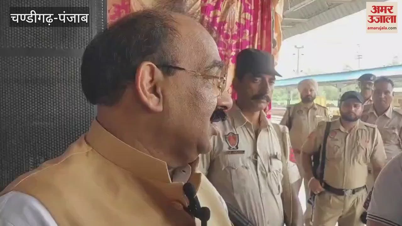 MLA Ashwani Sharma flagged off the Mata Vaishno Devi Katra-Amritsar Vande Bharat train