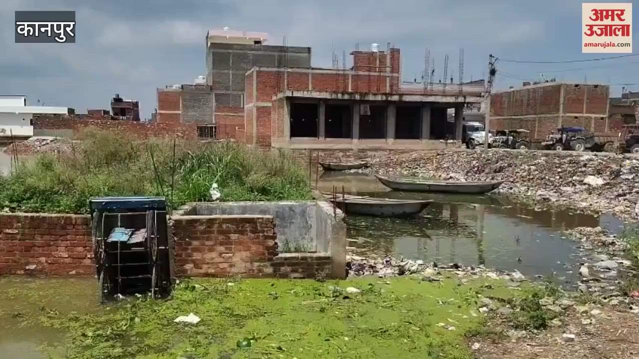 water of the overflowing Ganga river crossed the warning point