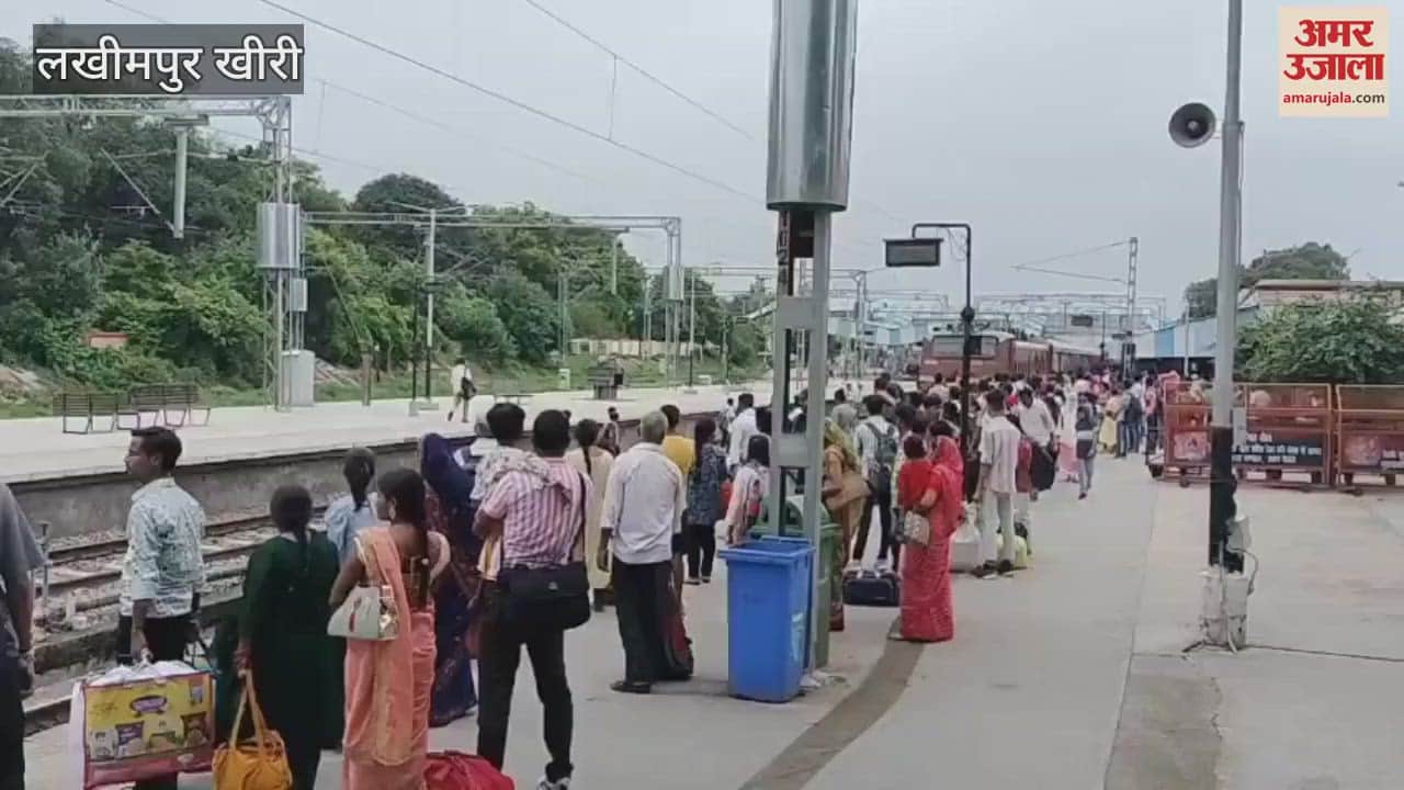 BJP workers took out a tricolor procession in Sampurnanagar