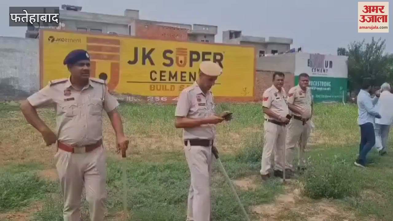 District town planner demolished illegal showrooms in Tohana, Fatehabad