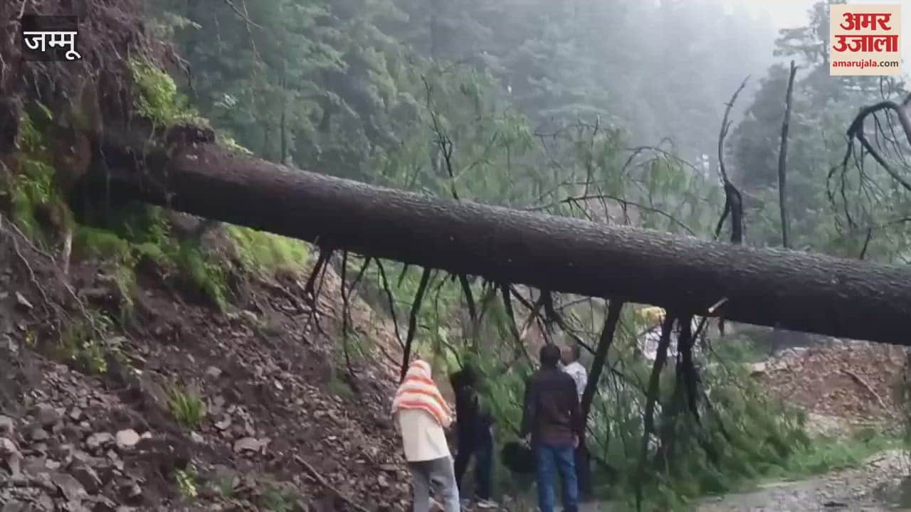 Thannamandi  Bufliaz Road closed due to landslide near DKG