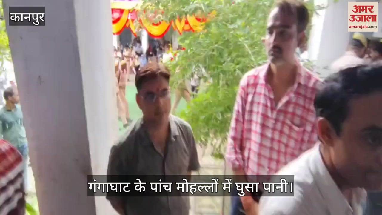 कानपुर के शुक्लागंज में प्रशासन ने पीड़ितों को बांटी राहत किट