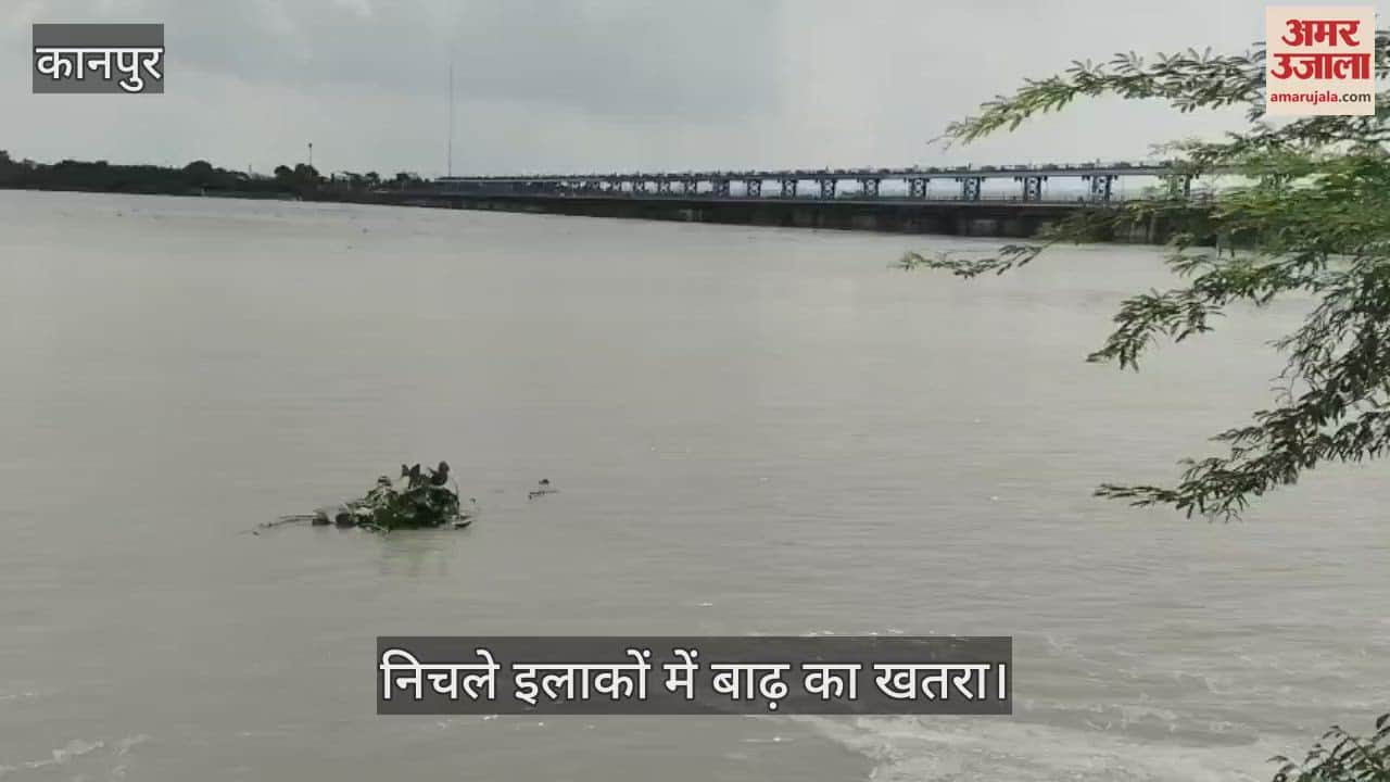 कानपुर के गंगा बैराज में जलस्तर बढ़ने से मिट्टी का कटान तेज