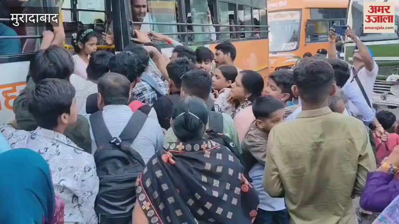 Heavy crowd at Moradabad bus stand, passengers fighting for seats