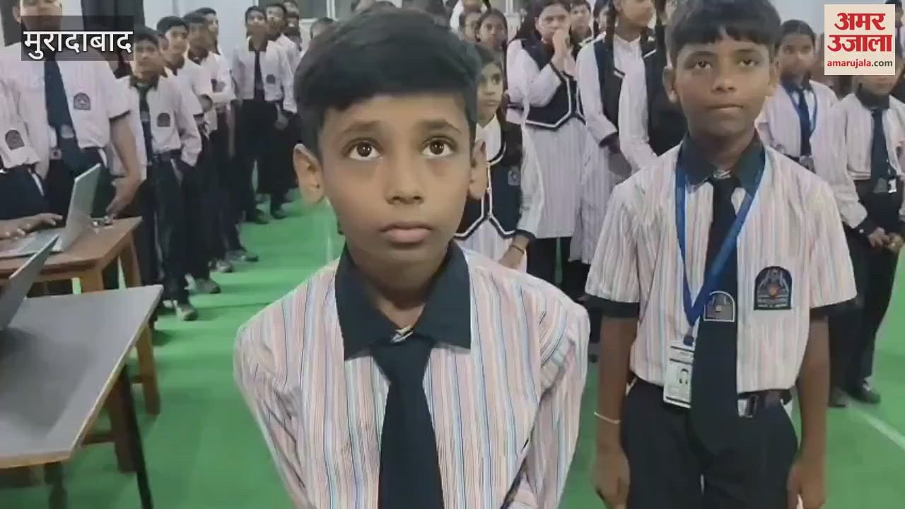 Students voted to choose their favorite teacher, the faces of students lit up in Moradabad