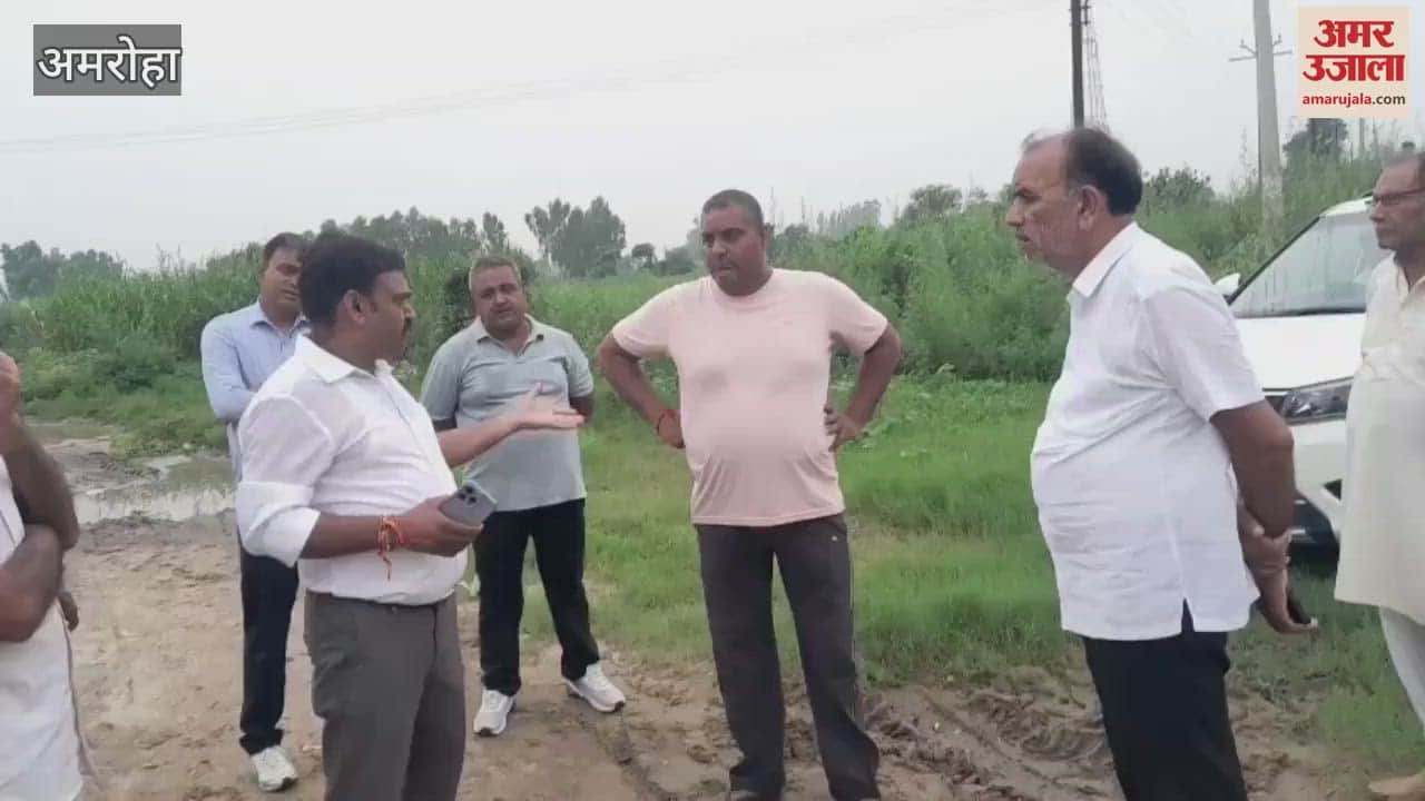Assistant Manager of UPSIDA Bareilly reached to close the road, returned empty handed due to farmers