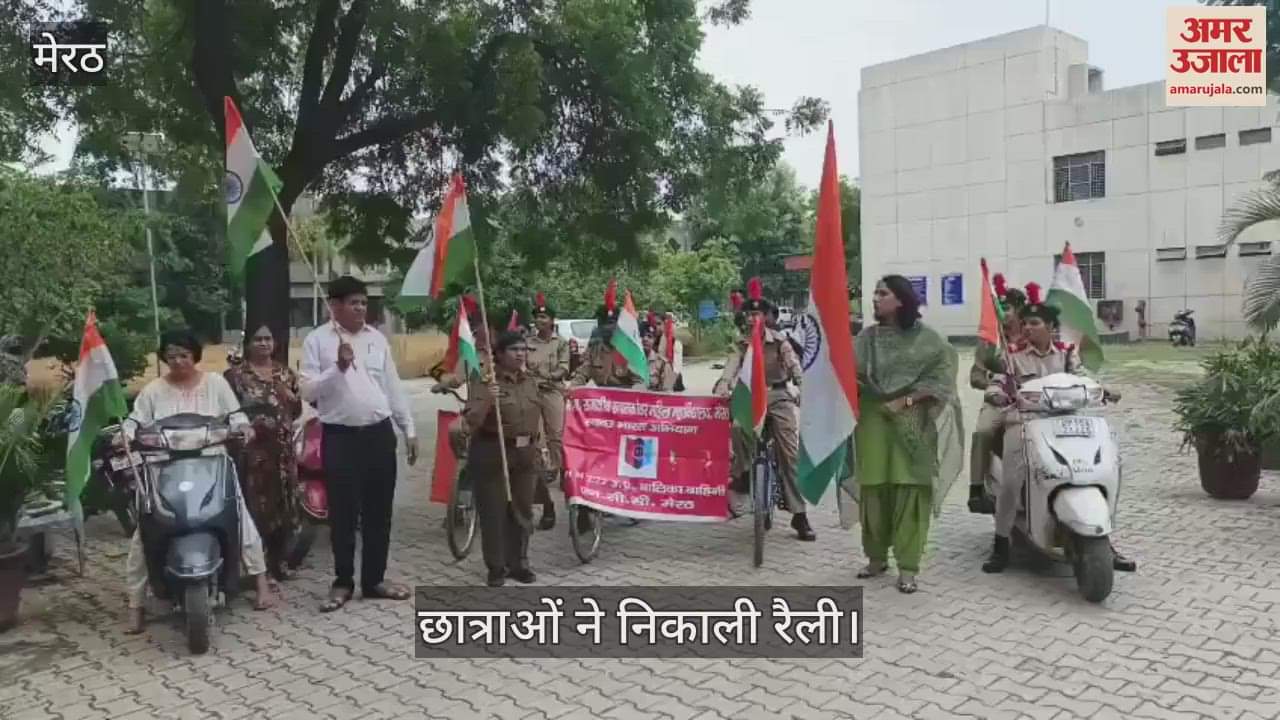 NCC cadets of Shaheed Mangal Pandey Government Women's Degree College took out a tricolor bicycle rally