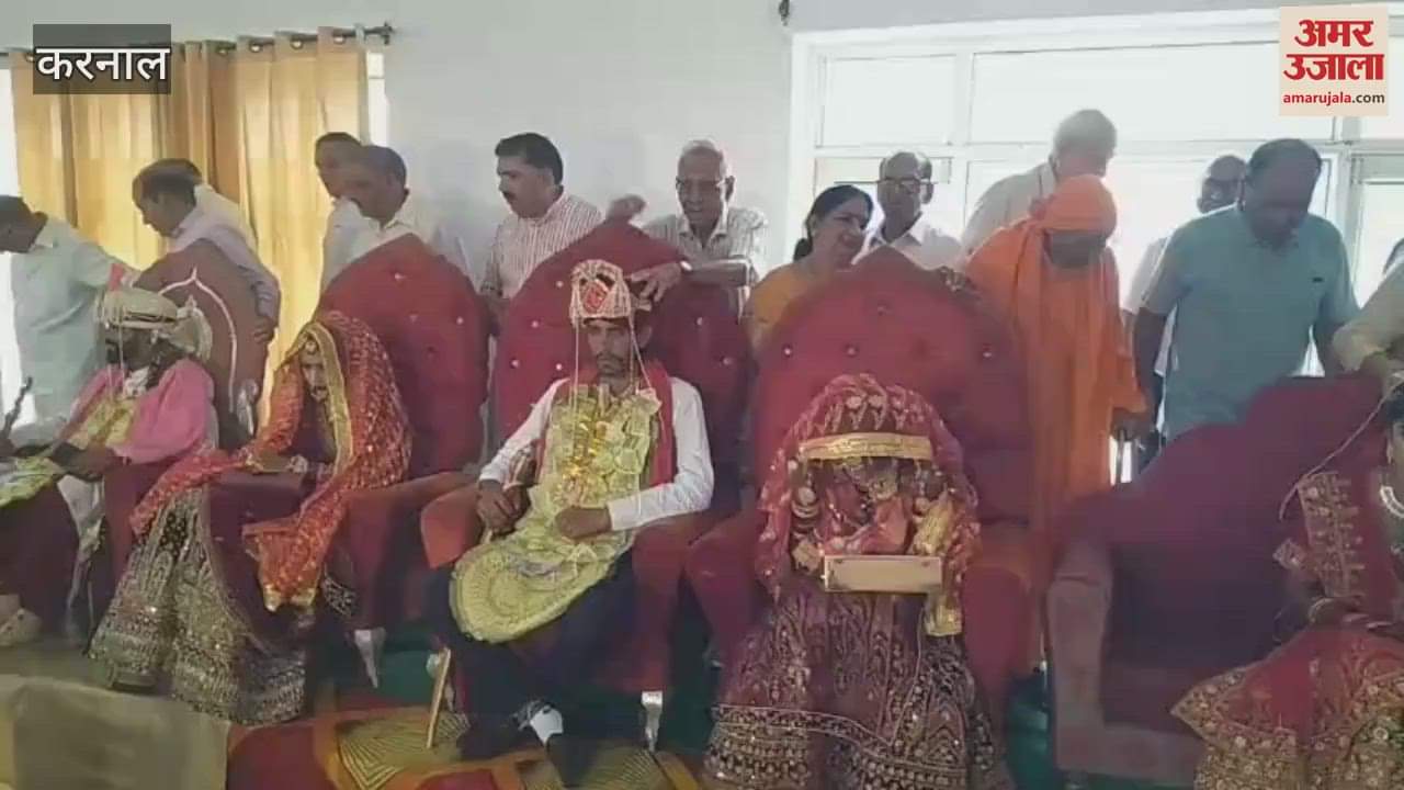 In a mass marriage in Karnal, people climbed up to take photos with the leaders and the stage slipped