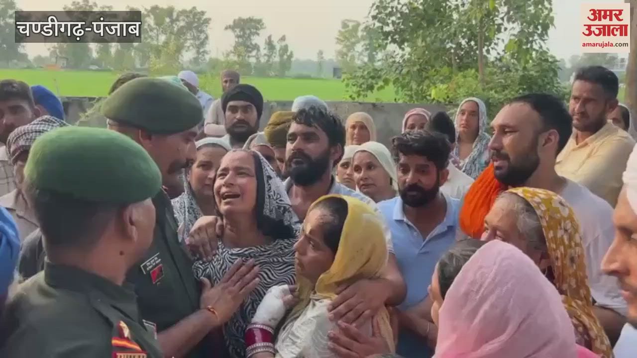 Soldier Amritpal dies in a road accident in Makhu, last rites performed with military honours