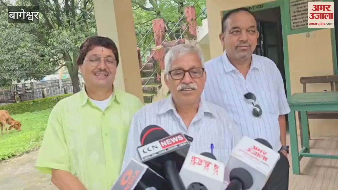 The committee demonstrated demanding the construction of a railway line in bageshwar