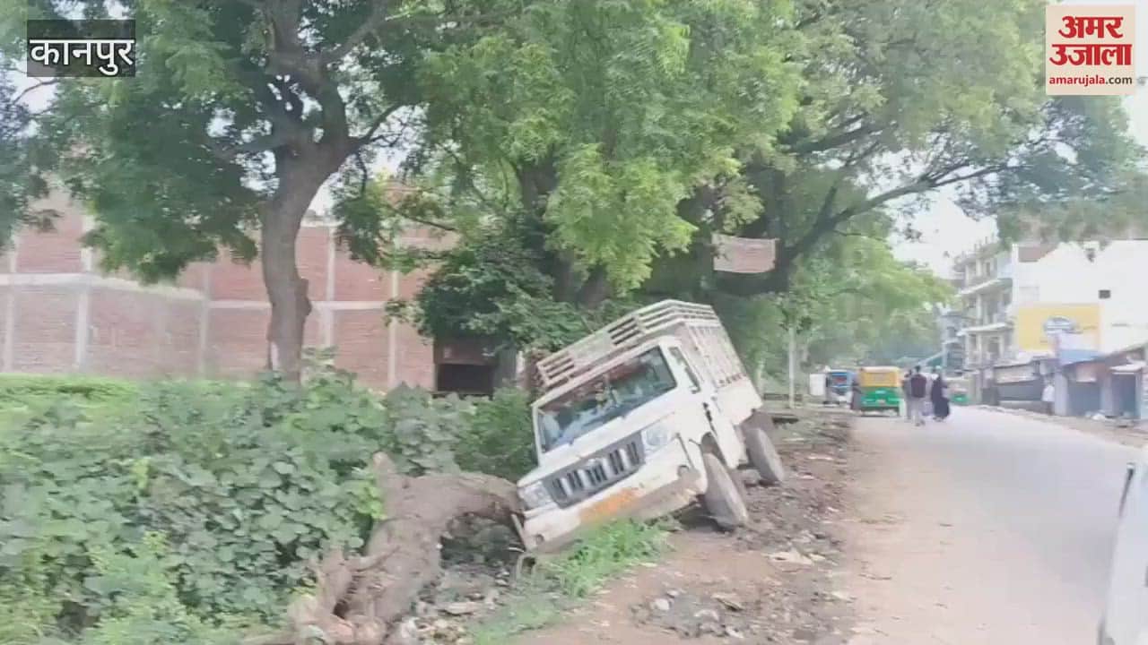 High speed loader fell into the drain, driver injured in the accident