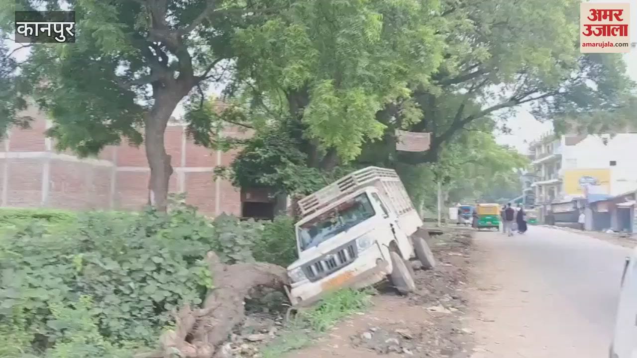 High speed loader fell into the drain, driver injured in the accident
