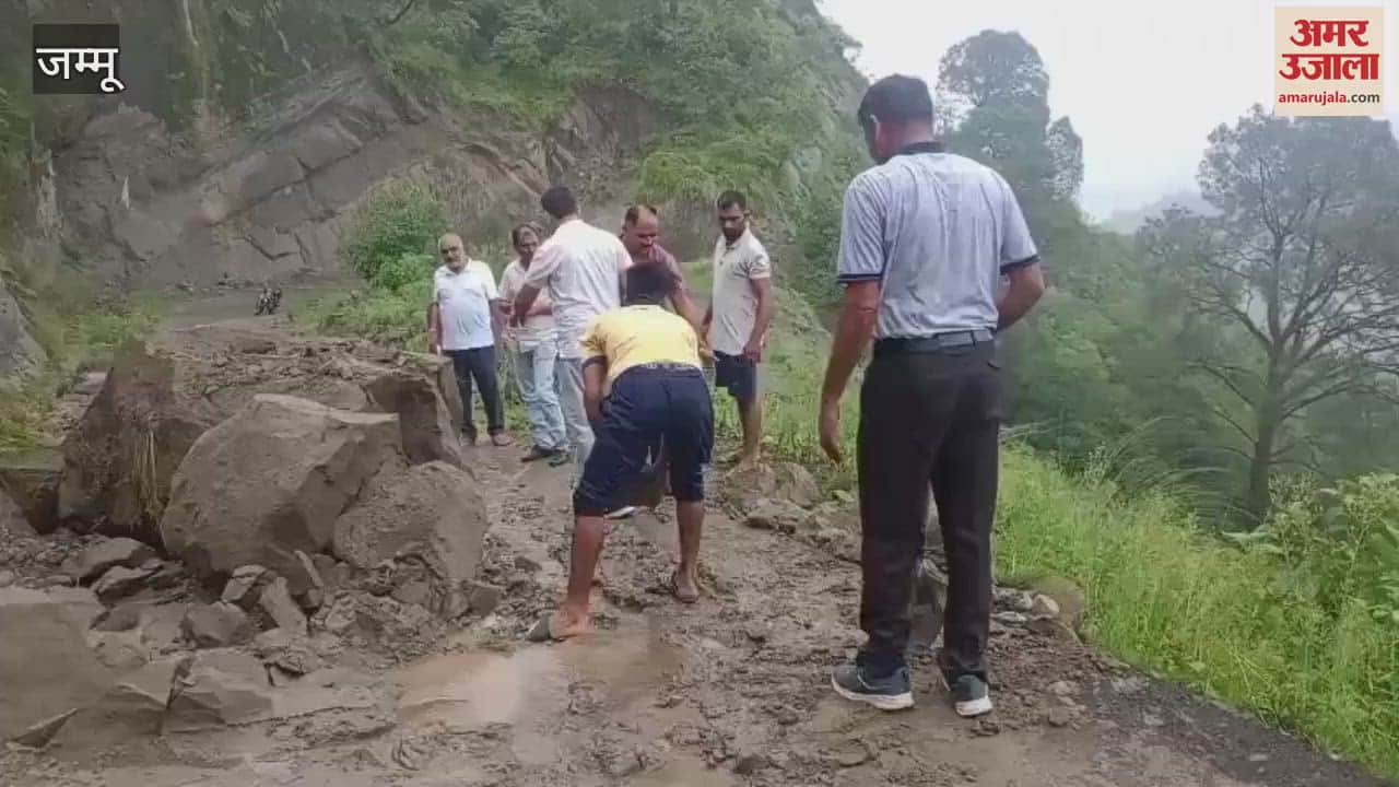 Sodam road gets closed after every rain, teachers themselves open the road to reach school