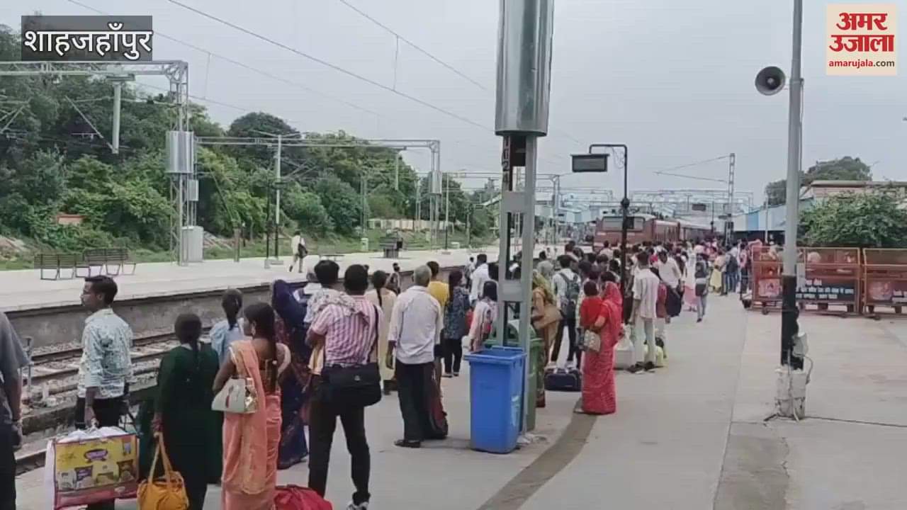 Crowd in trains after free travel in roadways buses ends