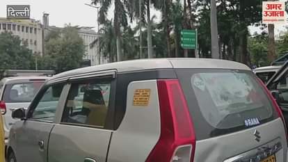 There was huge traffic jam near roundabout near post office in New Delhi