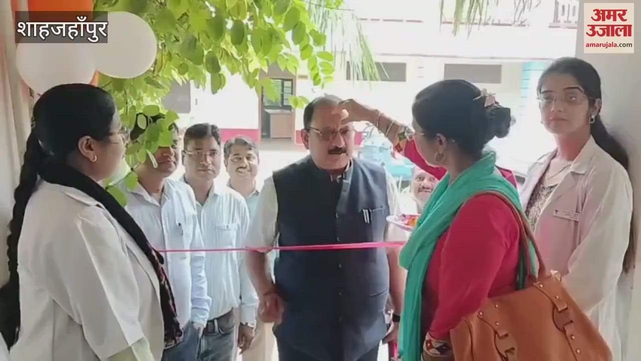 Albendazole tablets were given to students in Shahjahanpur